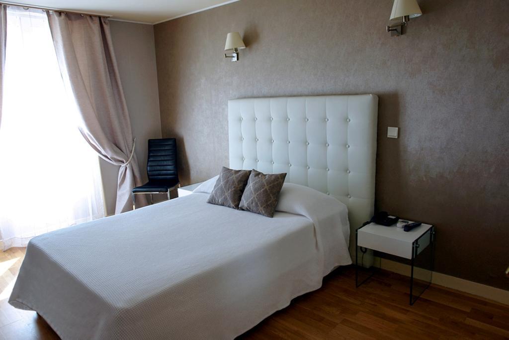Hotel Du Mont Blanc Paris Room photo