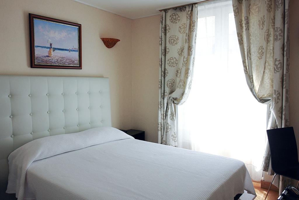 Hotel Du Mont Blanc Paris Room photo